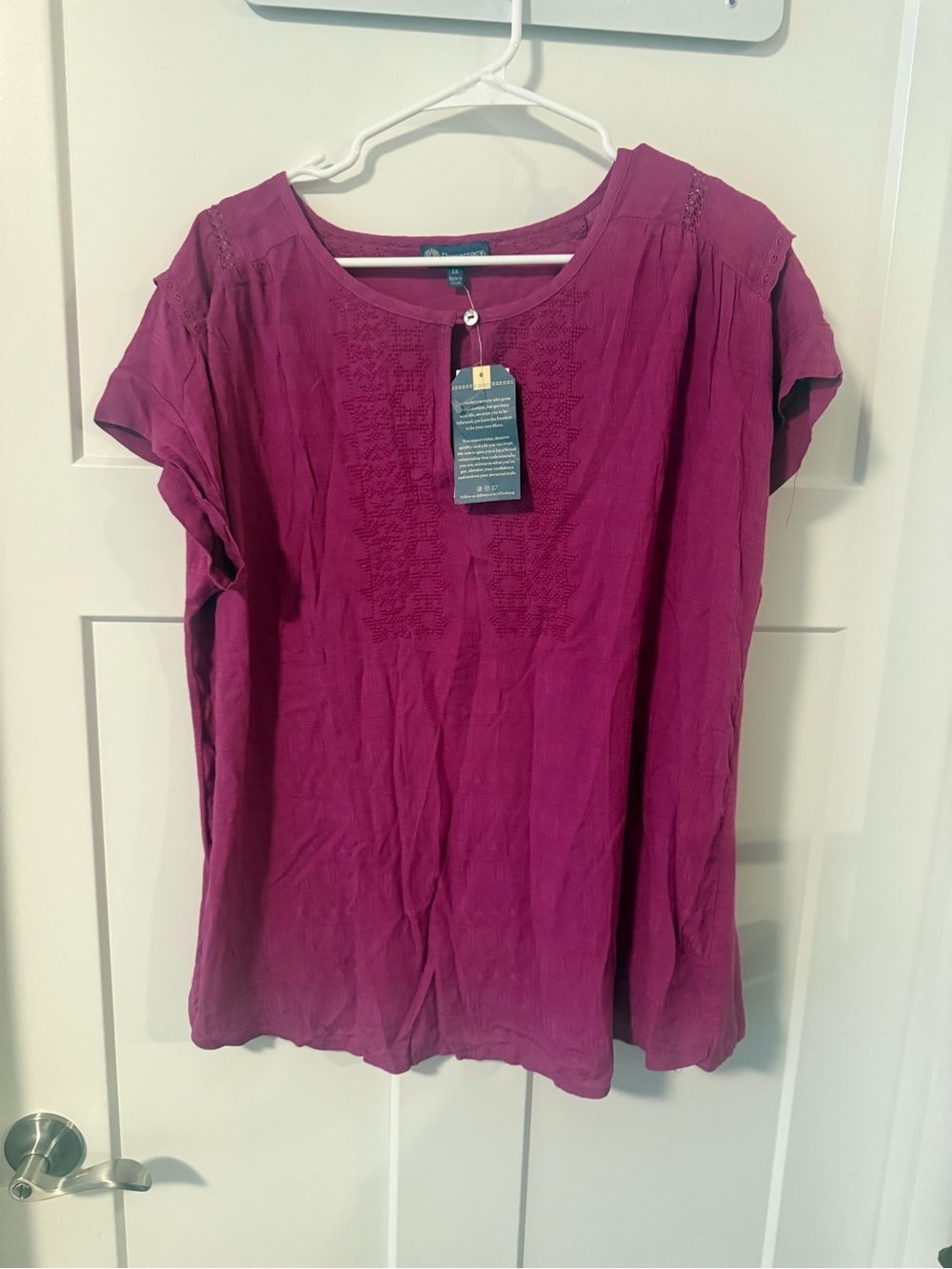 Democracy Embroidered Scoop Neck Short Sleeve Top - Magenta NWT 1X